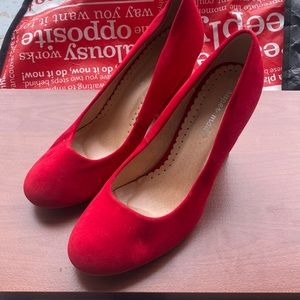 Cute red chunky heels 👠